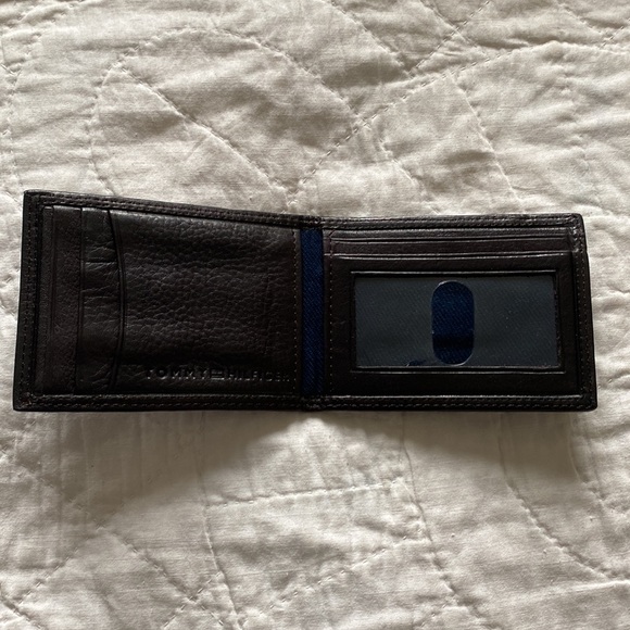 Tommy Hilfiger Leather Wallet - Picture 2 of 5
